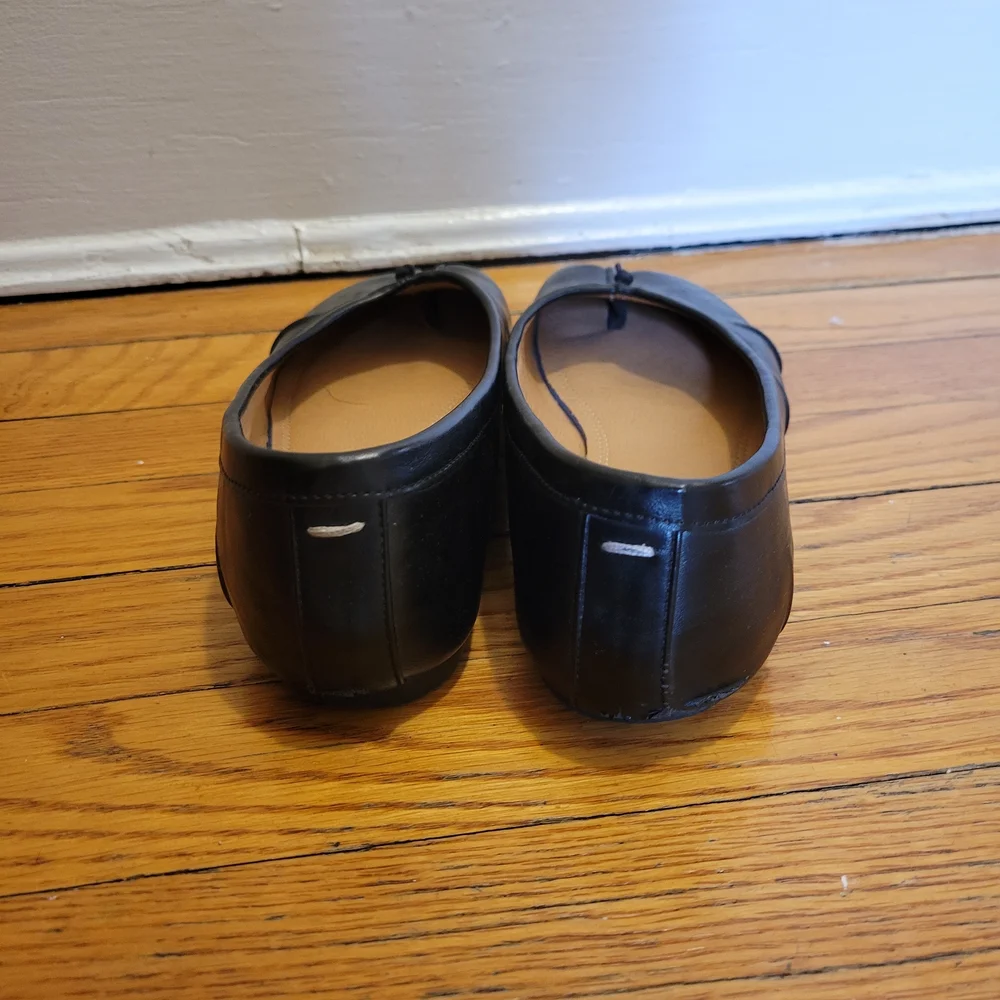 Black Genuine Leather Women's Tabi Style Flats 7.5-8 US W - Picture 3 of 4